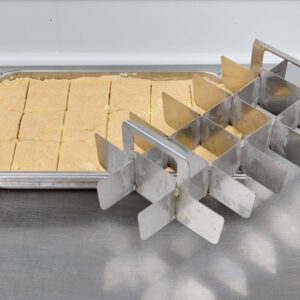 Emporte-pièce : Bac inox GN 18 parts